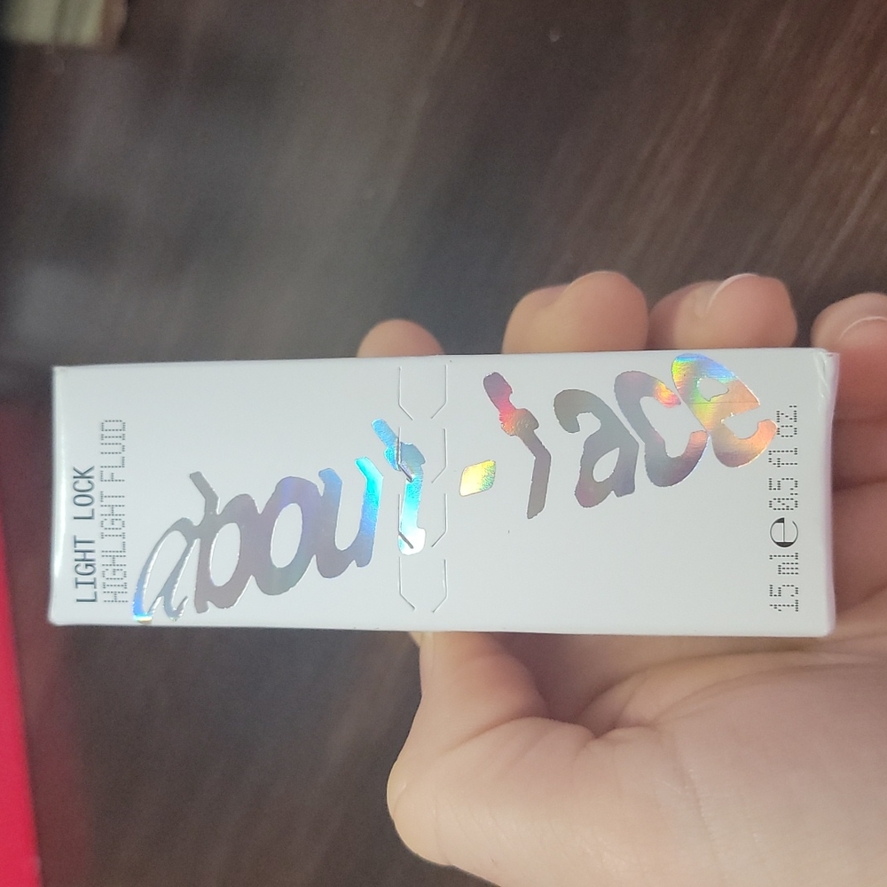 About Face Light Lock Highlight Fluid- BNIB